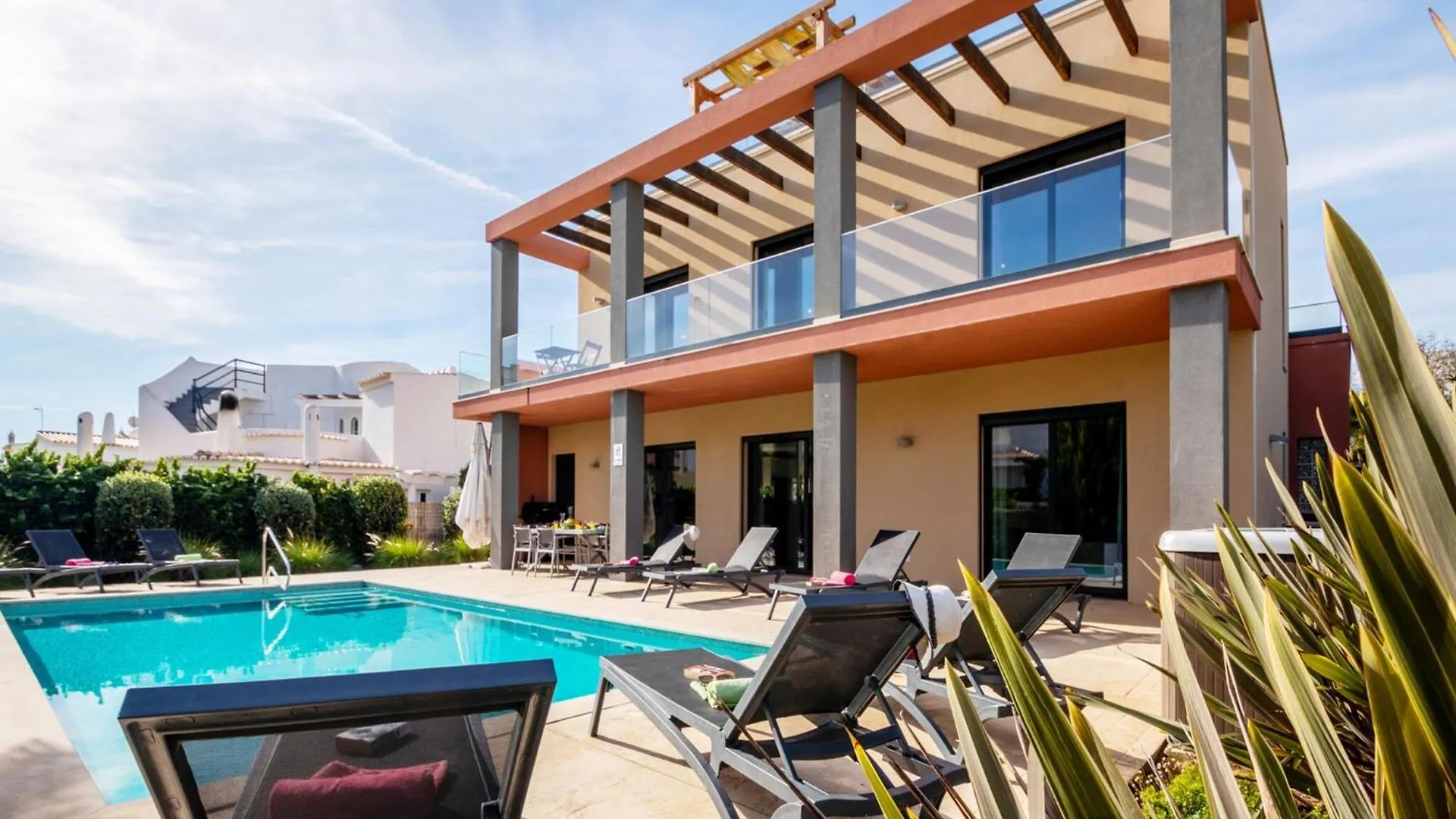 Villa Fenced Property Armacao de Pera Portugal